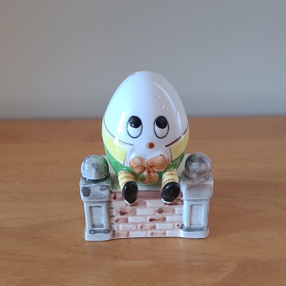 VINTAGE Ceramic Humpty Dumpty Egg Sitting On A Wall Salt And Pepper Shaker Set - Picture 5 of 16